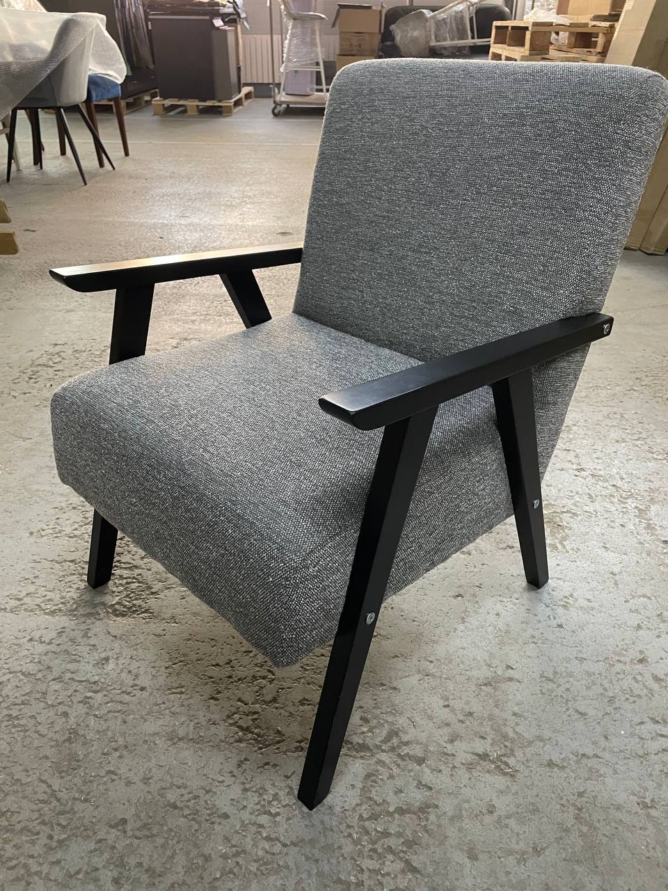 Кресло PMG COMFORT, серый/ ножки черные 